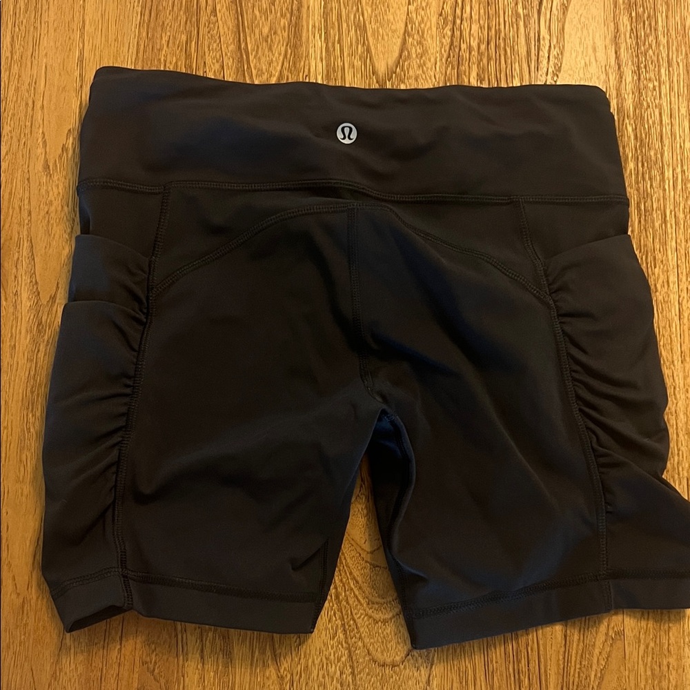 lululemon athletica Women's Black Bike Shorts with side pockets
